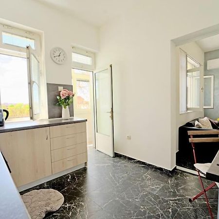 Cozy 1-Bedroom Flat In The Very Center Of Sofía Exterior foto
