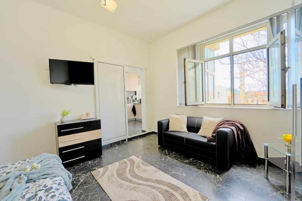 Cozy 1-Bedroom Flat In The Very Center Of Sofía Exterior foto