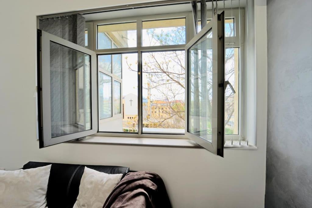 Cozy 1-Bedroom Flat In The Very Center Of Sofía Exterior foto