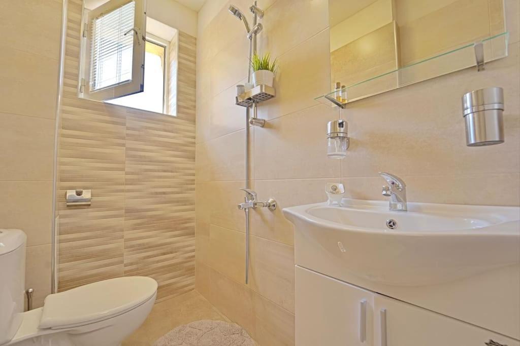Cozy 1-Bedroom Flat In The Very Center Of Sofía Exterior foto